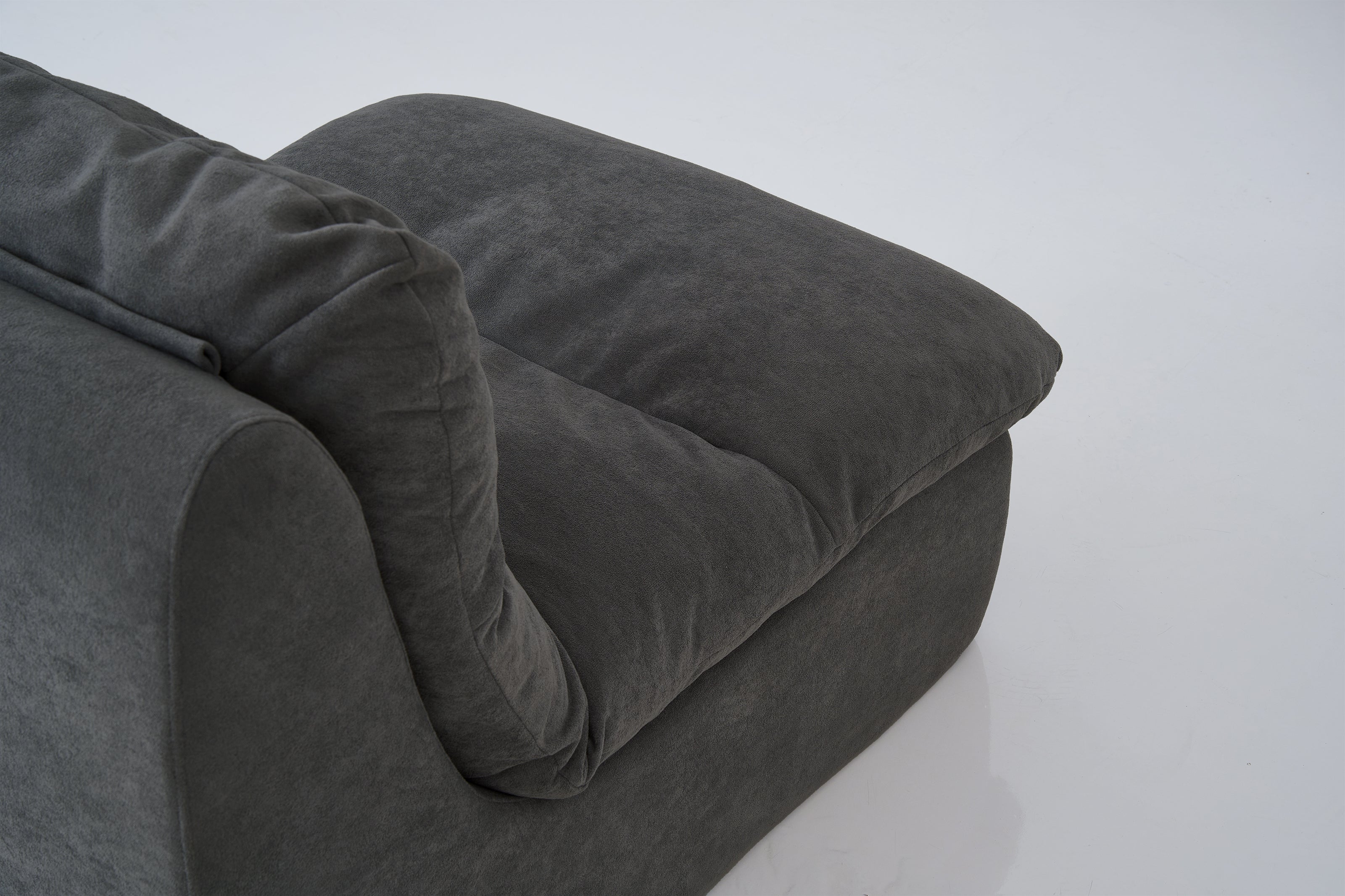VS-001 — Cloud Lounge Chair