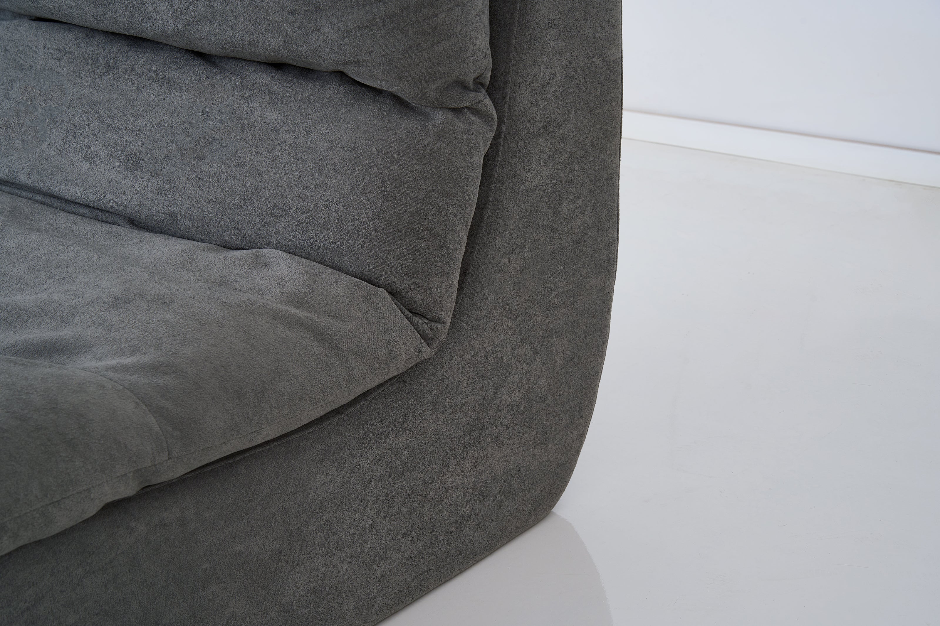 VS-001 — Cloud Lounge Chair