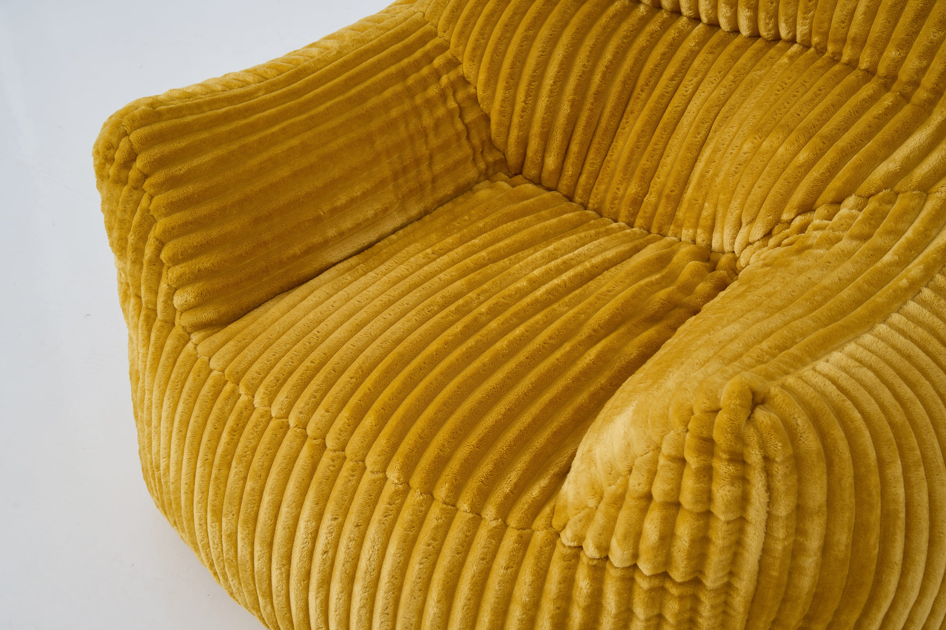 VS-007-Cocoon Lounge Chair
