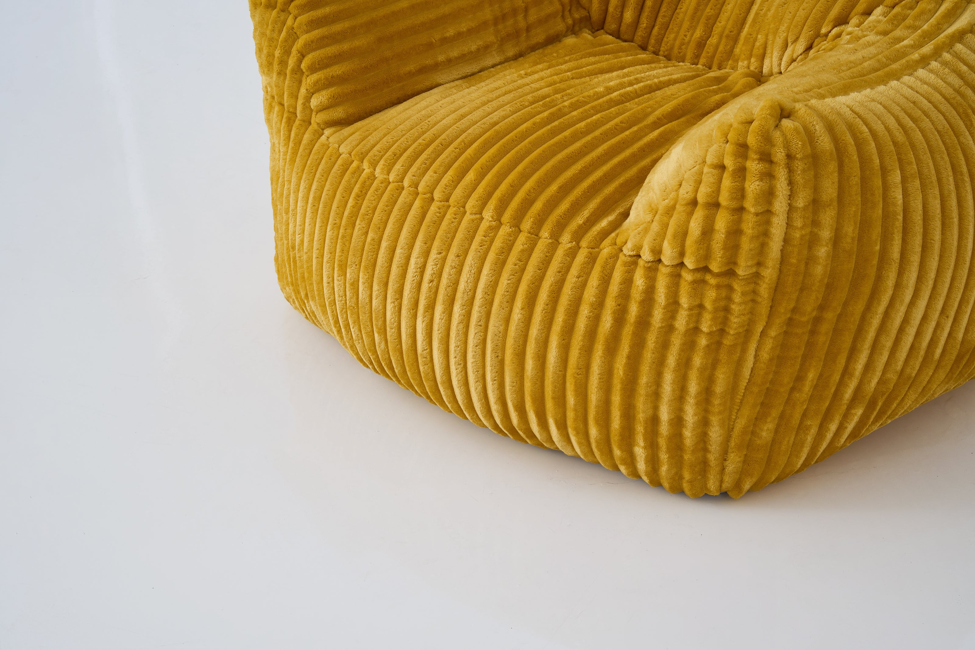VS-007-Cocoon Lounge Chair